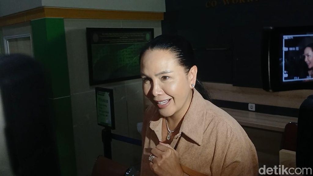 Fitri Salhuteru Jadi Saksi di Sidang Vadel Badjideh Vs Nikita Mirzani