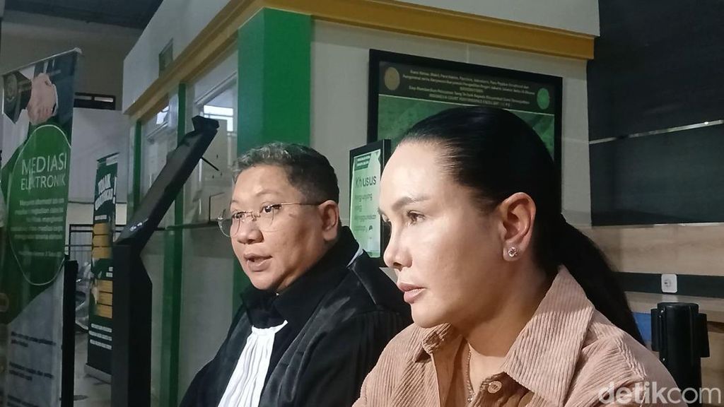 Harapan Pengacara Usai Fitri Salhuteru Jadi Saksi Sidang Vadel Vs Nikita Mirzani