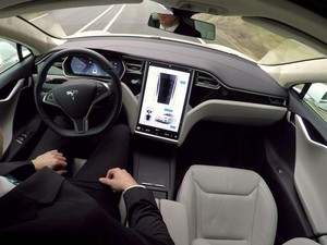 Teknologi Kemudi Otomatis Tesla Tak Diminati, Elon Musk Pusing