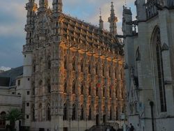 Foto Bangunan yang Bikin Melotot karena Desainnya Tak Biasa