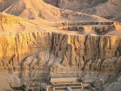 Foto Bangunan yang Bikin Melotot karena Desainnya Tak Biasa