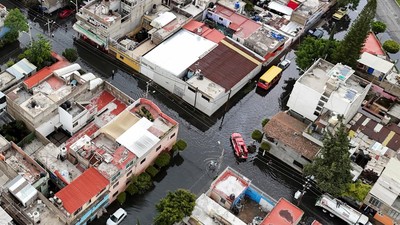 Foto Udara Banjir Besar Rendam Jalanan di Meksiko