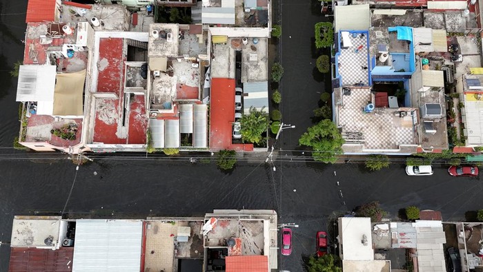 A drone view shows vehicles on flooded streets, following unprecedented rainfall, in Nezahualcoyotl, on the outskirts of Mexico City, Mexico, August 12, 2025. REUTERS/Henry Romero