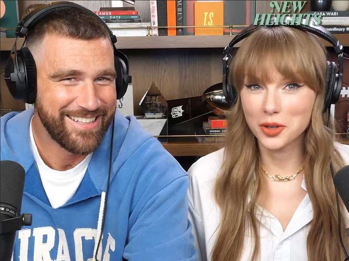 Gaya mewah Taylor Swift di podcast Travis Kelce.