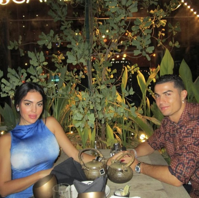 Potret Georgina Rodriguez saat Makan Bareng CR7 dan Masak Omelet