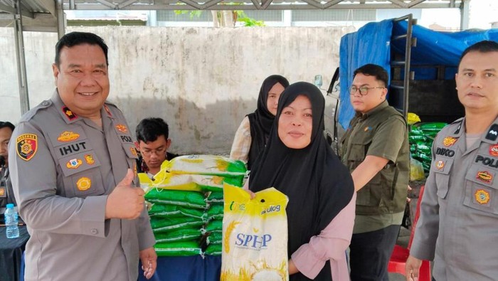 Gerakan Pangan Murah Polresta Pekanbaru, Riau, diserbu warga dalam waktu 3 jam.