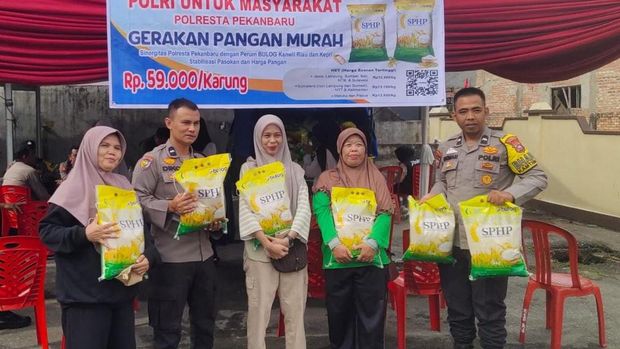 Gerakan Pangan Murah Polresta Pekanbaru, Riau, diserbu warga dalam waktu 3 jam.