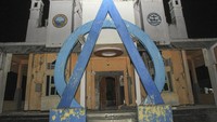 Bangunan Gereja Kristen Injil rusak berat pascagempa bumi yang mengguncang Keder Sarmi Timur, Kabupaten Sarmi, Papua, Selasa (12/8/2025). ANTARA FOTO/Gusti Tanati