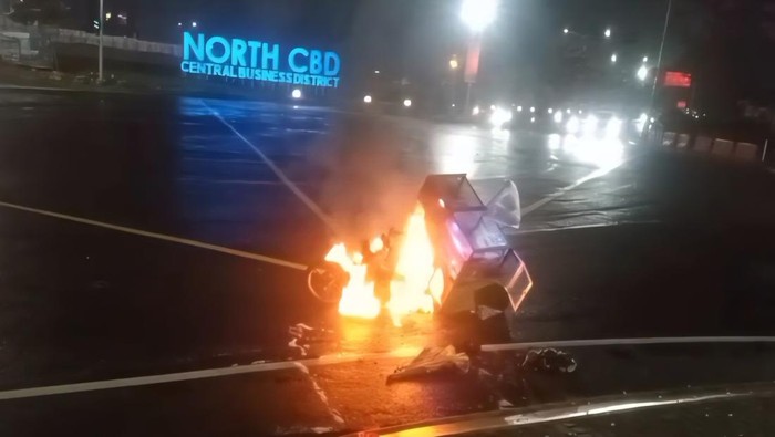 Gerobak motor pedagang bakso terbakar di Bogor