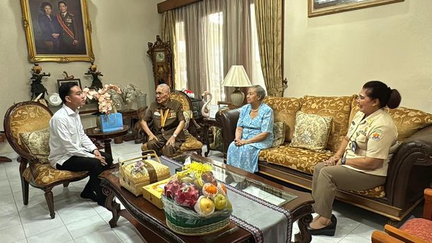 Gibran sambangi kediaman Try Sutrisno. (Dok. Setwapres RI)
