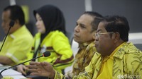 Sebelumnya, Wakil Presiden Gibran Rakabuming Raka bersilaturahim ke kediaman Try Sutrisno, di Jakarta, Rabu (13/8/2025). Selain silaturahim, dalam kunjungan itu, Gibran turut menyampaikan undangan Peringatan HUT RI ke-80 kepada Try Sutrisno, yang diterima dengan penuh perhatian. Idrus menyebutkan silaturahim antartokoh bangsa merupakan kebutuhan dan keniscayaan, terlebih bagi negara sebesar Indonesia yang majemuk.