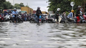 Banjir Rob Genangi 23 RT dan 2 Ruas Jalan di Jakarta Siang Ini