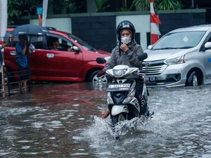 Bertambah, Banjir Rendam 45 RT dan 22 Ruas Jalan di Jakarta Sore Ini