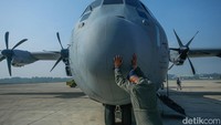 Sebelum berangkat personel Satgas Garuda Merah Putih II berdoa di depan pesawat Super Hercules C-130J, doa tersebut dilakukan agar mendapat kemudahan selama bertugas. Operasi kemanusiaan ini akan berlangsung selama 12 hari.  