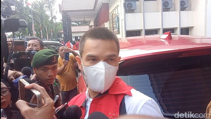 Jonathan Frizzy  di PN Tangerang.