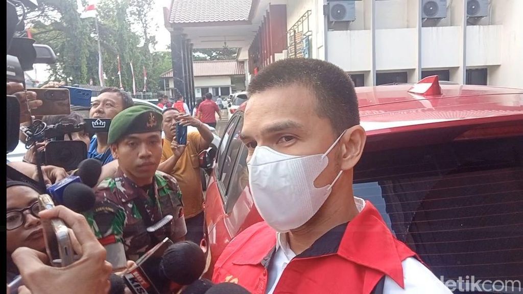 Jonathan Frizzy Klaim Hanya Terima Vape dan Tak Tahu Isi Kandungan