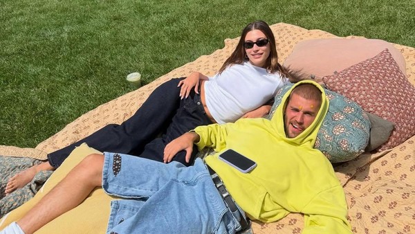Foto: Justin Bieber Posting Kemesraan dengan Hailey Bieber di Tengah Isu Cerai