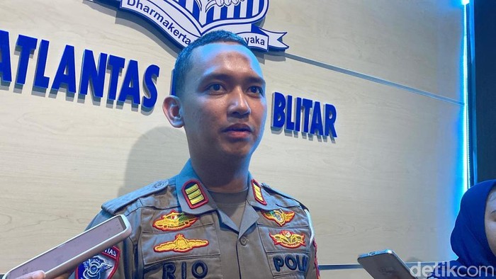 Kasat lantas Polres Blitar AKP Rio Angga Prasetyo