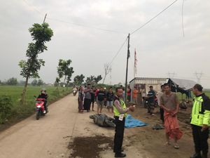 Brakk! Pemotor Wanita Tewas Tabrak Dump Truk di Pegandon Kendal