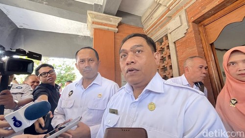 Kepala Dinas Kesehatan Bali I Gede Anom saat ditemui di SMKN 2 Denpasar, Rabu (13/8/2025).