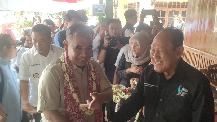 Ketua MPR Ahmad Muzani saat mengunjungi rumah Rengasdengklok (Dwi/detikcom)