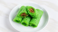 Ada juga dadar gulung yang merupakan kuliner akulturasi budaya Belanda dan Indonesia. Karena terinspirasi dari panekuk khas Belanda. Foto: Getty Images/Rudi Kurnia Putra