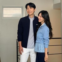 Lee Sang Woo dan Kim So Yeon adalah satu dari sedikit pasangan Korea yang sering menampilkan kemesraan di publik. Suami istri yang berprofesi sebagai aktor itu juga bikin gemas karena visualnya.Foto: Instagram