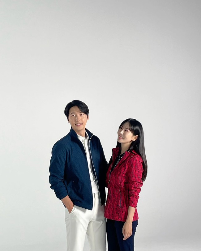 Dijuluki ‘vampire couple’ karena wajah yang rupawan dan awet muda, baru-baru ini pasangan tersebut mengungkap rahasia perawatan wajah dalam acara Stars Top Recipe at Fun-Staurant di stasiun televisi KBS2.  Foto: Instagram