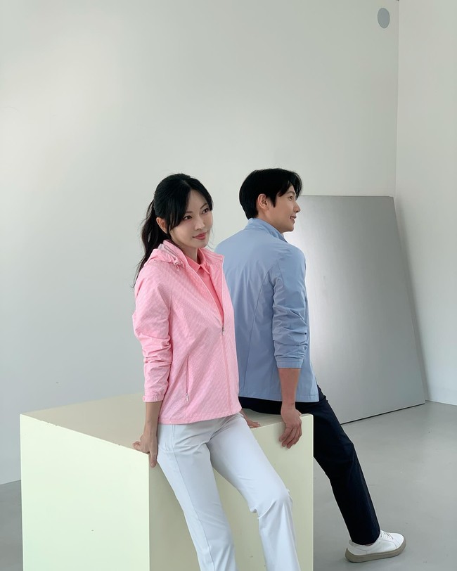 Lee Sang Woo dan Kim So Yeon sama-sama berumur 45 tahun. Namun penampilan wajah keduanya tidak seperti orang-orang  seusia mereka. Foto: Instagram