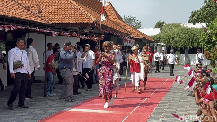Lomba menyambut Hari Kemerdekaan di Liponsos Surabaya