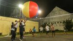 Lomba Voli Bola Raksasa Meriahkan Agustusan di Banyuwangi