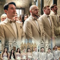 Gaun Raline dan Luna mengusung model tanpa lengan yang menonjolkan bahu indah mereka. Siluetnya memeluk tubuh dengan pas, memberi kesan ramping namun tetap elegan. Sementara para groomsman tampak mengenakan setelan jas berwarna coklat muda, lengkap dengan dasi kupu-kupu. Foto: Instagram/@lunamaya