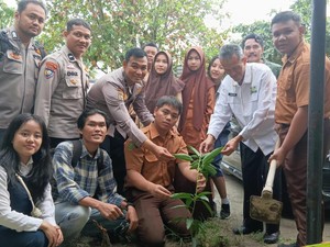 Mahasiswa-Pelajar di Pekanbaru Ikrar Jadi Sahabat Bumi Penjaga Lingkungan
