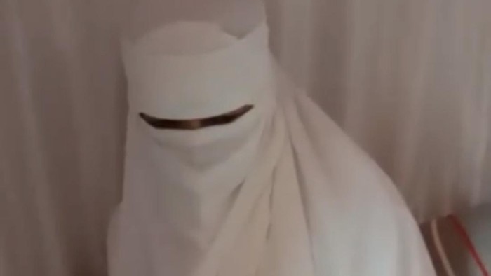 Mempelai wanita bercadar di Pinrang yang ternayata laki-laki.