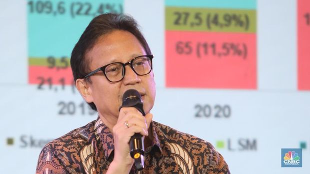 Menteri Kesehatan, Budi Gunadi Sadikin menyampaikan paparan dalam acara Health Summit di 25hours Hotel The Oddbird, Jakarta, Rabu (13/8/2025). (CNBC Indonesia/Faisal Rahman)