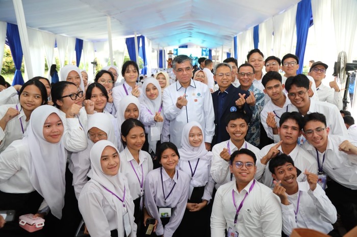 Menteri Ketenagakerjaan, Yassierli hadir dalam pembekalan mahasiswa baru di Gymnasium Sekolah Vokasi IPB, Kota Bogor, Jawa Barat.