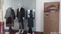 Selain diorama perumusan naskah proklamasi, traveler bisa melihat aneka barang berharga peninggalan para tokoh proklamasi di lantai dua museum. Bertajuk Pameran Memori Antik Tokoh Proklamasi dipajanglah koleksi benda-benda pribadi dari 13 tokoh proklamasi.
