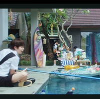 Lokasi yang NCT WISH datangi saat syuting di Bali sontak menjadi sorotan penggemar untuk rencana tapak tilas. Sion cs awalnya diperlihatkan berkumpul di Lumbini Villas dan Spa, sebuah penginapan di daerah Jimbaran, Kuta Utara dengan fasilitas kolam renang. Foto: dok. SM Entertainment