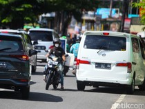 Nggak Kapok-kapok, Pemotor Lawan Arah di Kebayoran Lama