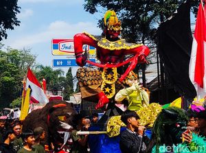 Kala Kawasan Lembang Diinvasi Ogoh-Ogoh Garuda hingga Sangkuriang