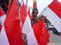 Pasang Surut Penjualan Bendera Merah Putih di Kebayoran
