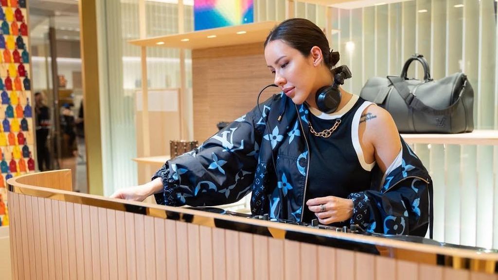 Aksi Patricia Schuldtz Calon Istri Darma Mangkuluhur Jadi Model hingga DJ