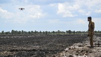 Penanaman padi menggunakan teknologi modern di lokasi cetak sawah rakyat itu guna mempercepat program swasembada pangan nasional.  Foto: ANTARA FOTO/Hafidz Mubarak A