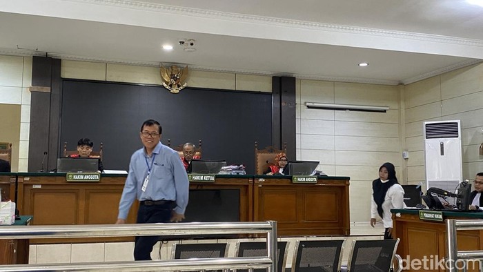 Mantan pegawai FK Undip, Susilo, dihadirkan jadi saksi di kasus perundungan PPDS Undip, Semarang, Rabu (13/8/2025).