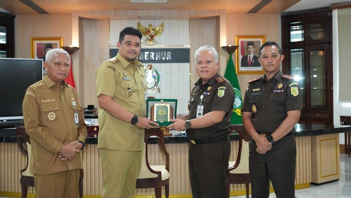 Pertemuan Gubsu Bobby Nasution dan Kajati Sumut Harli Siregar