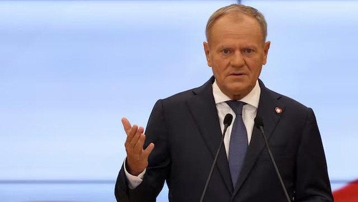 Polish Prime Minister Donald Tusk speaks during a press conference announcing changes in his government in Warsaw, Poland, July 23, 2025. REUTERS/Kuba Stezycki/File Photo Purchase Licensing Rights