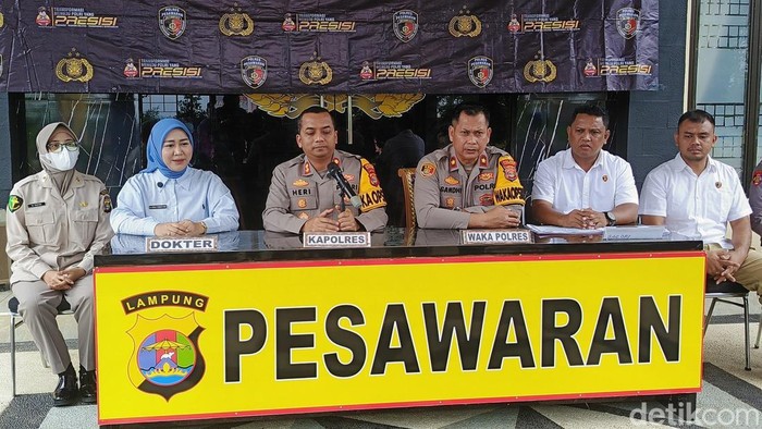 Polisi memberiikan keterangan terkait tahanan nakorba tewas