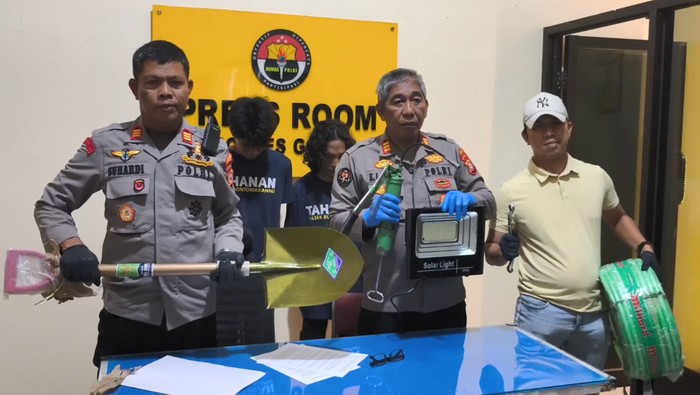 Polisi merilis kasus pencurian di gudang milik Wagub Sulsel di Gowa.