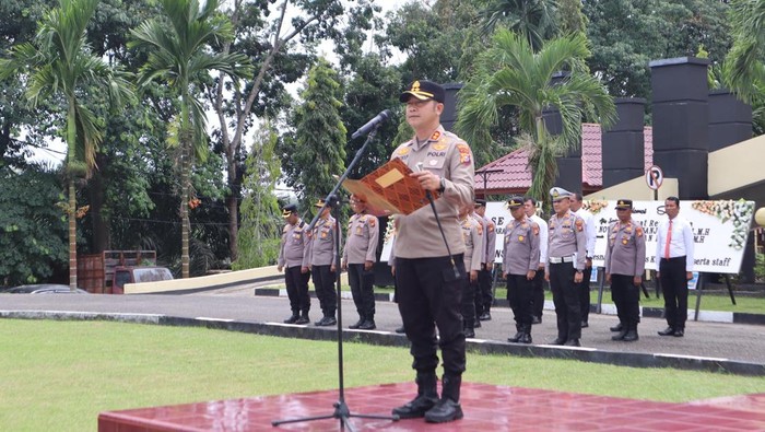 Polres Kuansing menggelar sertijab kasat reserse narkoba dan 3 kapolsek jajaran.