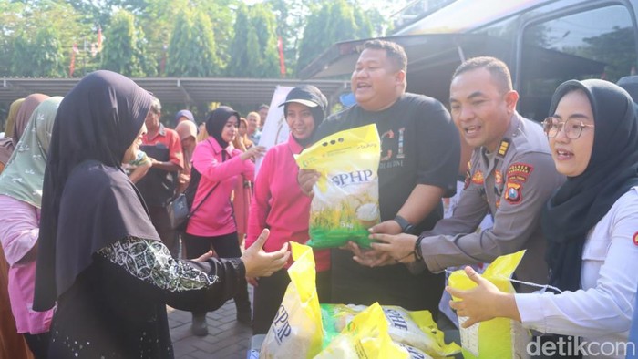 Polres Pasuruan salurkan 10 ton beras murah